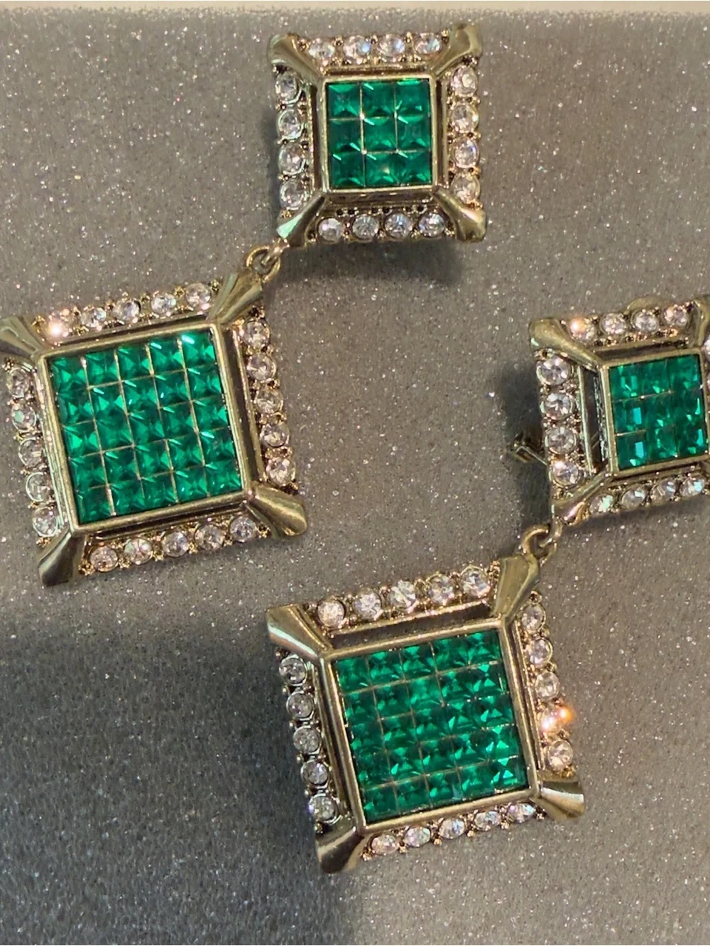 NIB HEIDI DAUS Green OR Red Crystal Drop Earrings - Women Jewelry 1 pair